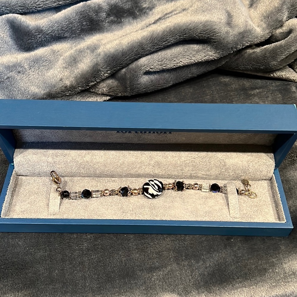 EK Designs Glass Beaded Bracelt